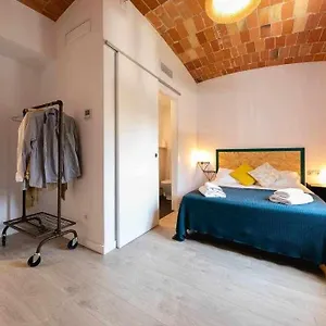 Newly Renovated W Pool & Bikeparking Affittacamere